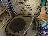 Tafel op schragen met toebehoren - afbeelding 2 van  4