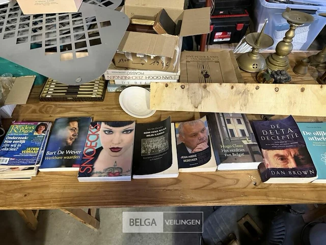 Tafel op schragen met toebehoren - afbeelding 3 van  4