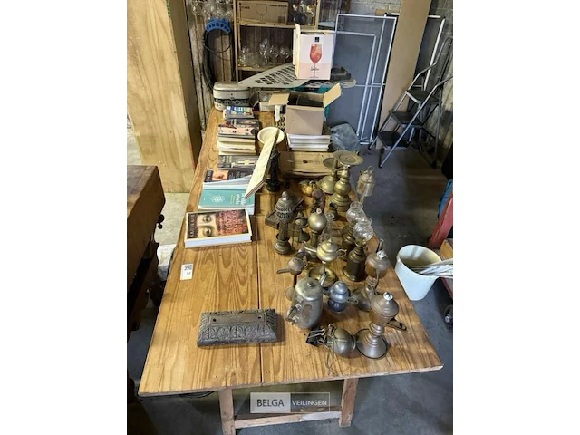 Tafel op schragen met toebehoren - afbeelding 4 van  4