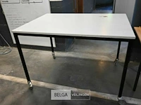 Tafel op wielen - licht beschadigd - afbeelding 1 van  3