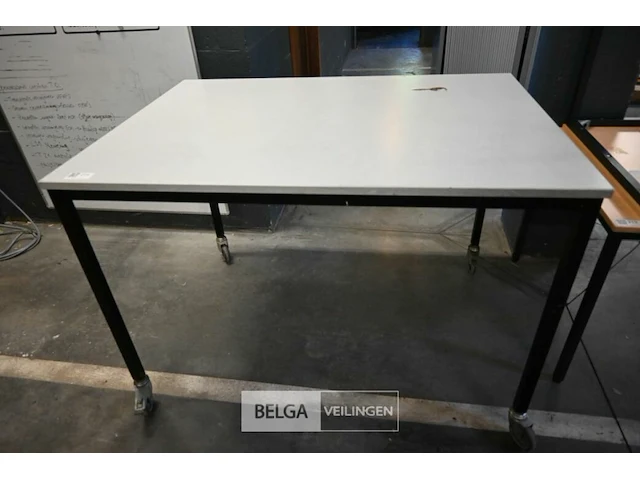 Tafel op wielen - licht beschadigd - afbeelding 3 van  3
