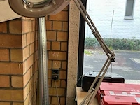 Tafel, radio, lamp - afbeelding 5 van  7