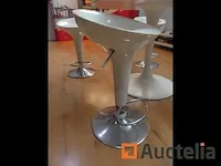 Tafel ronde en 4 krukken - afbeelding 1 van  6