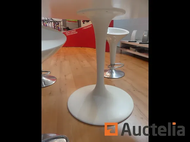 Tafel ronde en 4 krukken - afbeelding 4 van  6