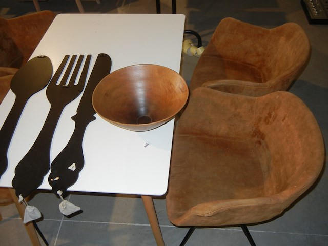 Tafel stoelen en deco - afbeelding 2 van  2