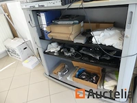 Tafel, stoelen, kasten - afbeelding 1 van  7