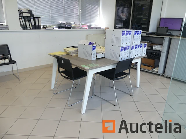Tafel, stoelen, kasten - afbeelding 2 van  7
