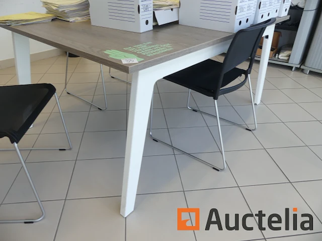 Tafel, stoelen, kasten - afbeelding 3 van  7