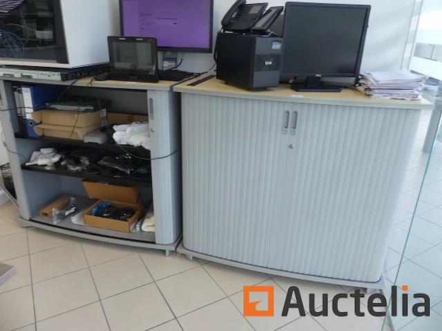 Tafel, stoelen, kasten - afbeelding 7 van  7
