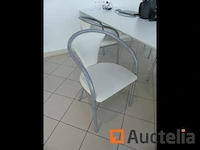 Tafel, stoelen, kasten - afbeelding 1 van  6