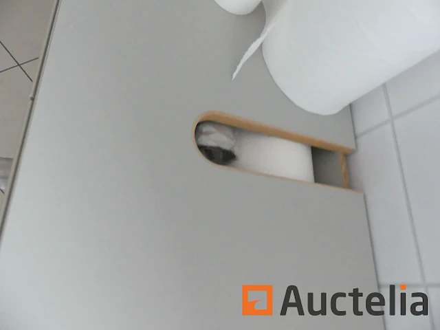 Tafel, stoelen, kasten - afbeelding 2 van  6