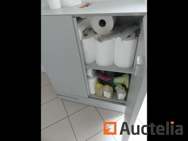 Tafel, stoelen, kasten - afbeelding 3 van  6