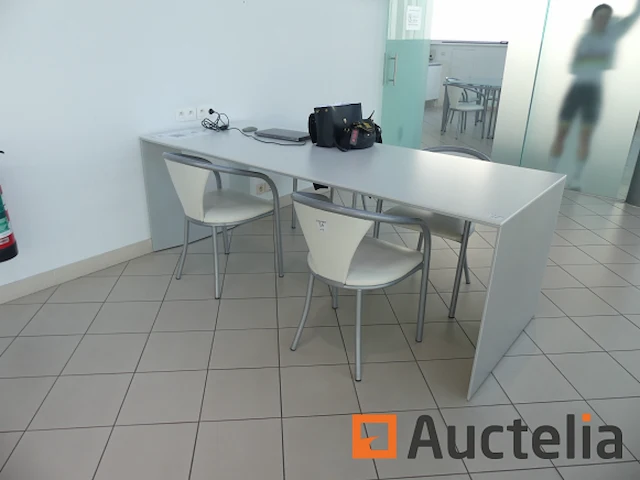 Tafel, stoelen, kasten - afbeelding 4 van  6