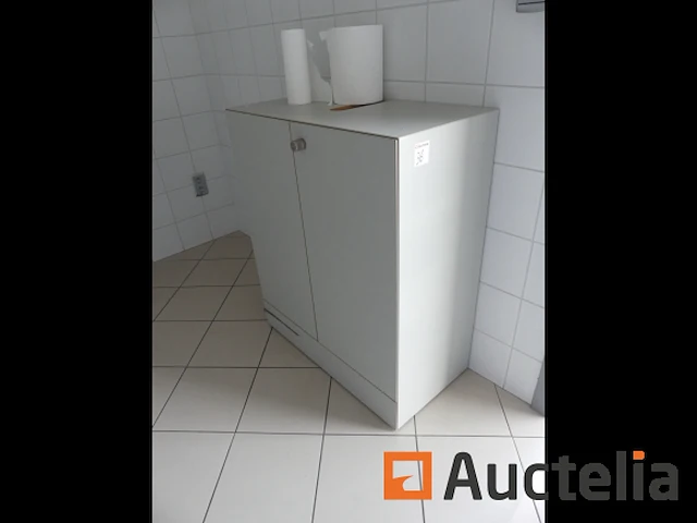 Tafel, stoelen, kasten - afbeelding 5 van  6