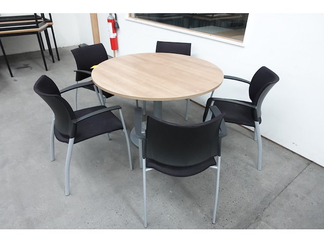 Tafel + stoelen - afbeelding 2 van  2