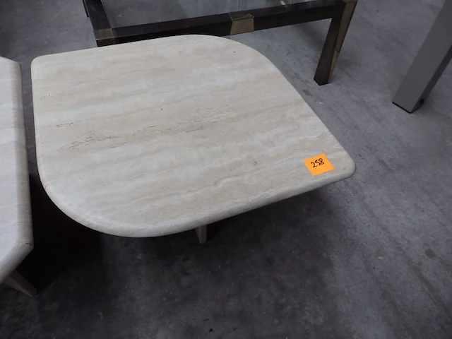 Tafel travertin 59cmx59cm - afbeelding 1 van  2