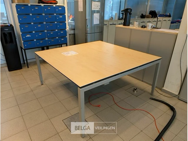Tafel volkern 160x160 cm - afbeelding 1 van  1
