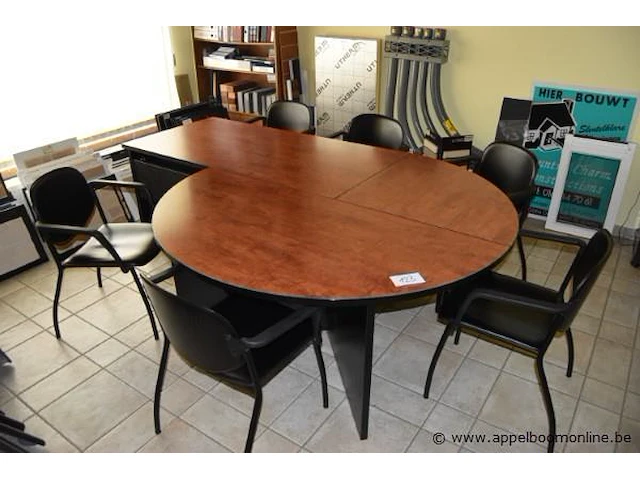 Tafel vv 7 stoelen - afbeelding 1 van  1