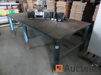 Tafel werkbank + radio en luidsprekers - afbeelding 2 van  7