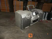 Tafel werkbank + radio en luidsprekers - afbeelding 6 van  7