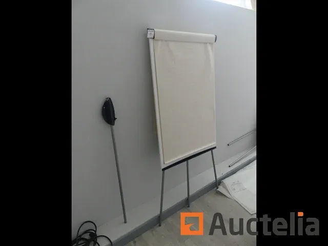 Tafels, stoelen, flip chart - afbeelding 11 van  12