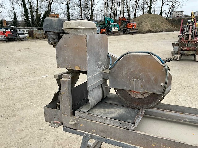 Tafelslijpmachine op voet - afbeelding 10 van  14