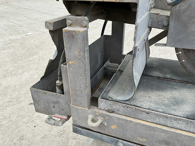 Tafelslijpmachine op voet - afbeelding 13 van  14