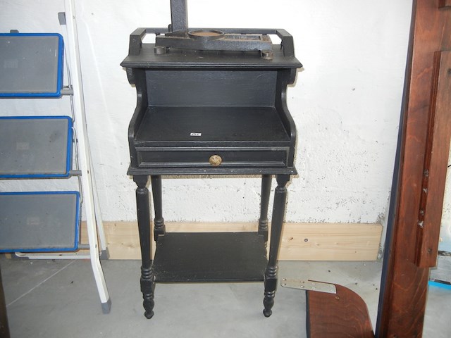 Tafeltje en kurkenduwer - afbeelding 1 van  2