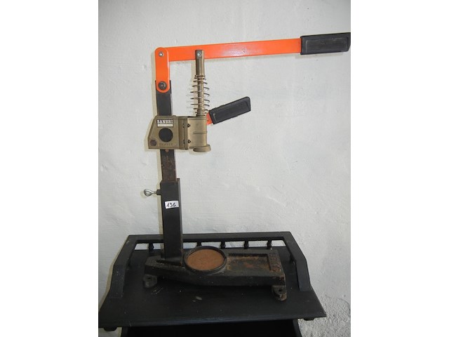 Tafeltje en kurkenduwer - afbeelding 2 van  2