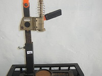 Tafeltje en kurkenduwer - afbeelding 2 van  2