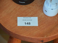 Tafeltje groen marmeren blad, houten krukje, houten wijnrekje, 2 flessen wijn, 8 sier eitjes, 3 porseleinen sierstukken, bijzettafeltje, 4 planten in pot - afbeelding 7 van  11