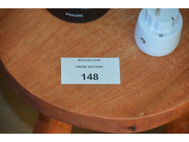 Tafeltje groen marmeren blad, houten krukje, houten wijnrekje, 2 flessen wijn, 8 sier eitjes, 3 porseleinen sierstukken, bijzettafeltje, 4 planten in pot - afbeelding 7 van  11