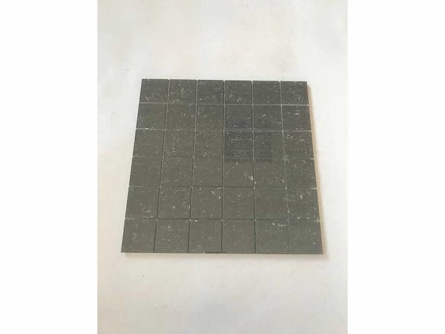 Taicera 30x30 fosil black poli 5x5 10 m² - afbeelding 1 van  3