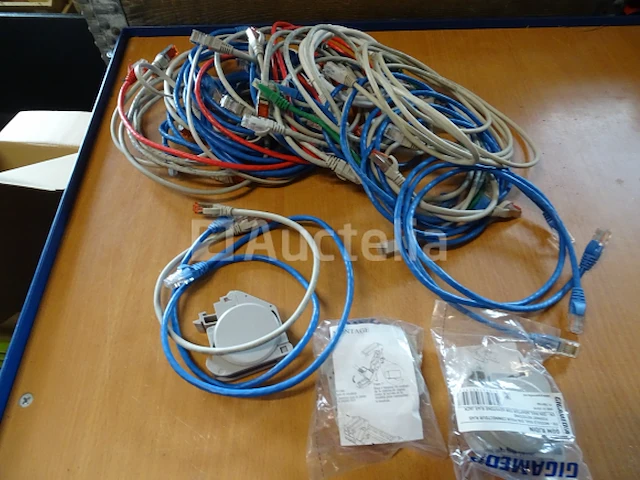 Talrijke data rj45 aansluitstekkers (detail zie foto's) - afbeelding 1 van  7