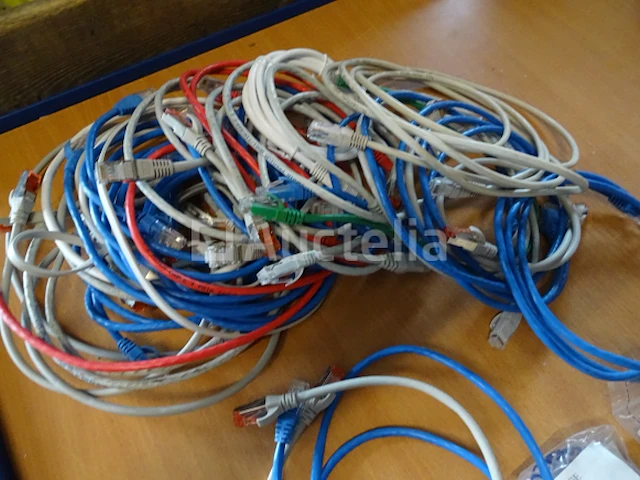Talrijke data rj45 aansluitstekkers (detail zie foto's) - afbeelding 2 van  7
