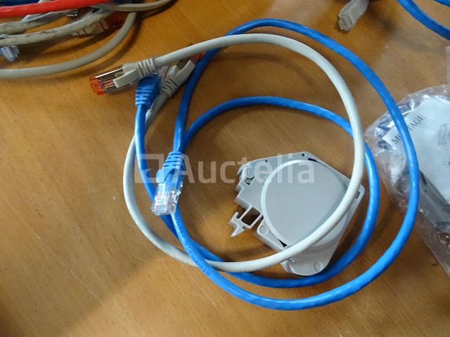 Talrijke data rj45 aansluitstekkers (detail zie foto's) - afbeelding 3 van  7