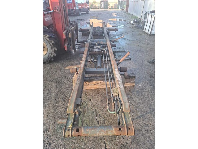 Tandem aschassis met hydraulisch systeem en aangedreven as - afbeelding 7 van  12