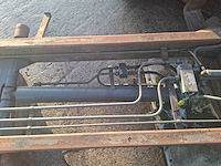 Tandem aschassis met hydraulisch systeem en aangedreven as - afbeelding 8 van  12