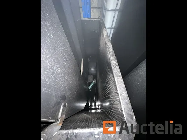 Tank enkele wand staal + opvangbak, 2400l capaciteit - afbeelding 1 van  4