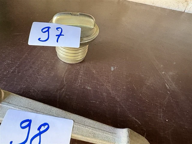 Tankdop 911 - afbeelding 1 van  2