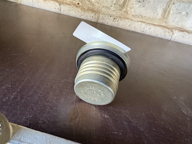Tankdop 911 - afbeelding 2 van  2