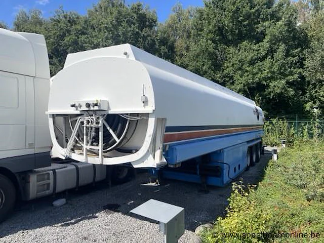 Tankwagen ekw, roc 39t 3b, 1e inschr. 04/03/1999, ya9tla34098175067 inhoudend plm 20,000 liter rode mazout - afbeelding 1 van  18