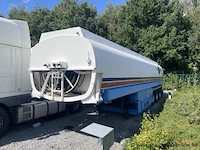 Tankwagen ekw, roc 39t 3b, 1e inschr. 04/03/1999, ya9tla34098175067 inhoudend plm 20,000 liter rode mazout