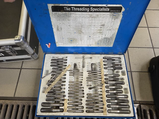 Tap en draadsnij set - afbeelding 1 van  3