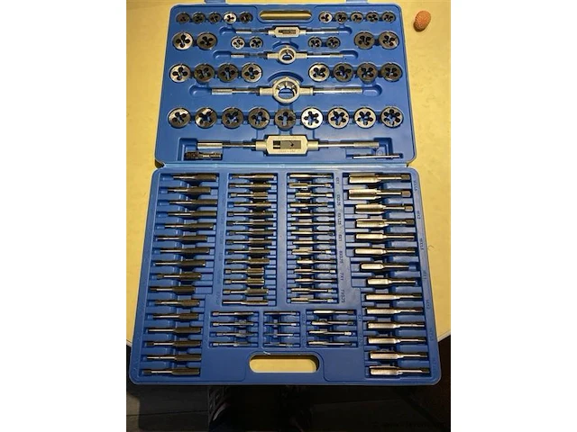 Tap en snijset 110-delig metrisch tungsten staal - afbeelding 1 van  4