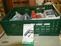 Tapijt reiniger, ±18 imao doekjes, carcharger samsung, 3x comma stream , kattengras - afbeelding 1 van  7