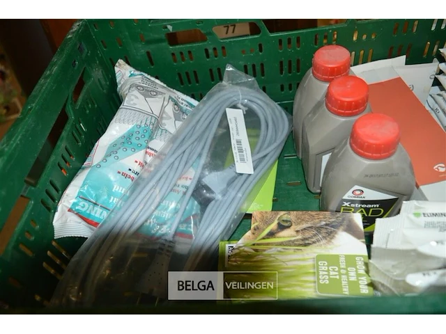 Tapijt reiniger, ±18 imao doekjes, carcharger samsung, 3x comma stream , kattengras - afbeelding 2 van  7