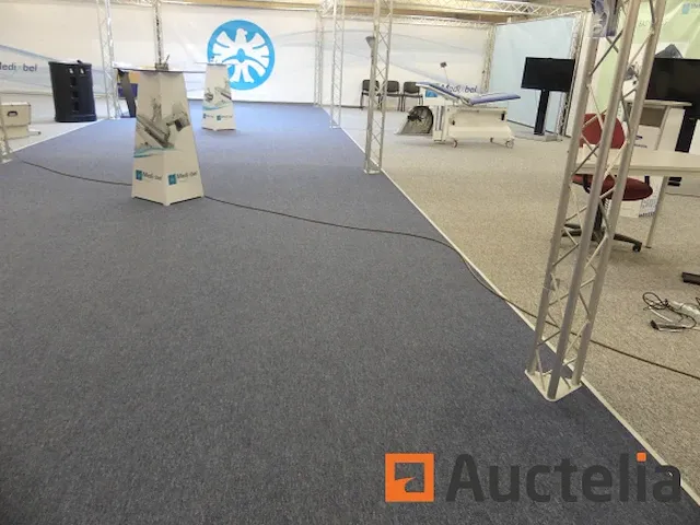 Tapijt stand van expo + staand eten - afbeelding 1 van  3