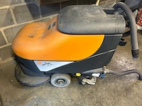Taski - 450b - veeg/schrob machine - afbeelding 1 van  3