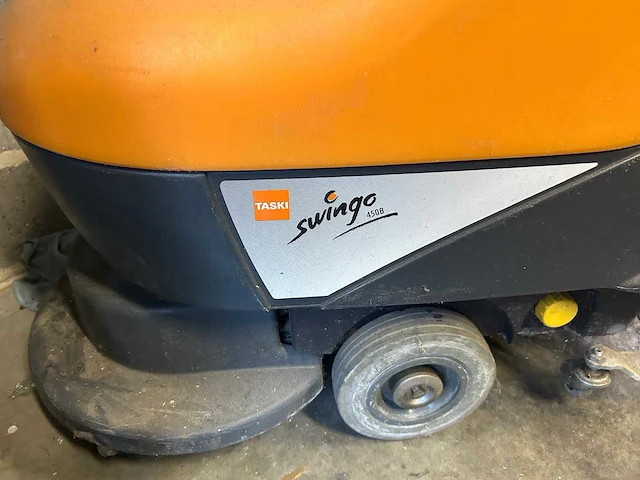Taski - 450b - veeg/schrob machine - afbeelding 2 van  3